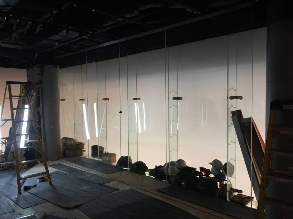 glass screens store display