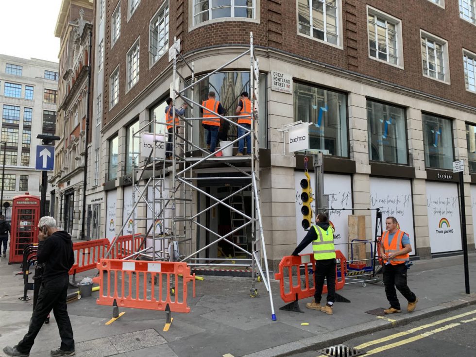 boohoo store facade being installed